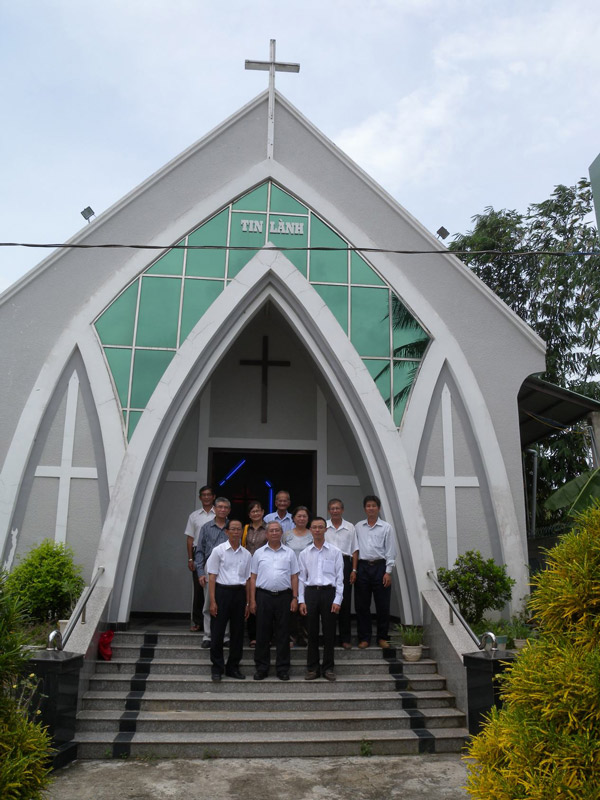 The Standing Executive Committee of the Vietnam General Confederation of Evangelical Churches (Southern)  visits chapters in Soc Trang province